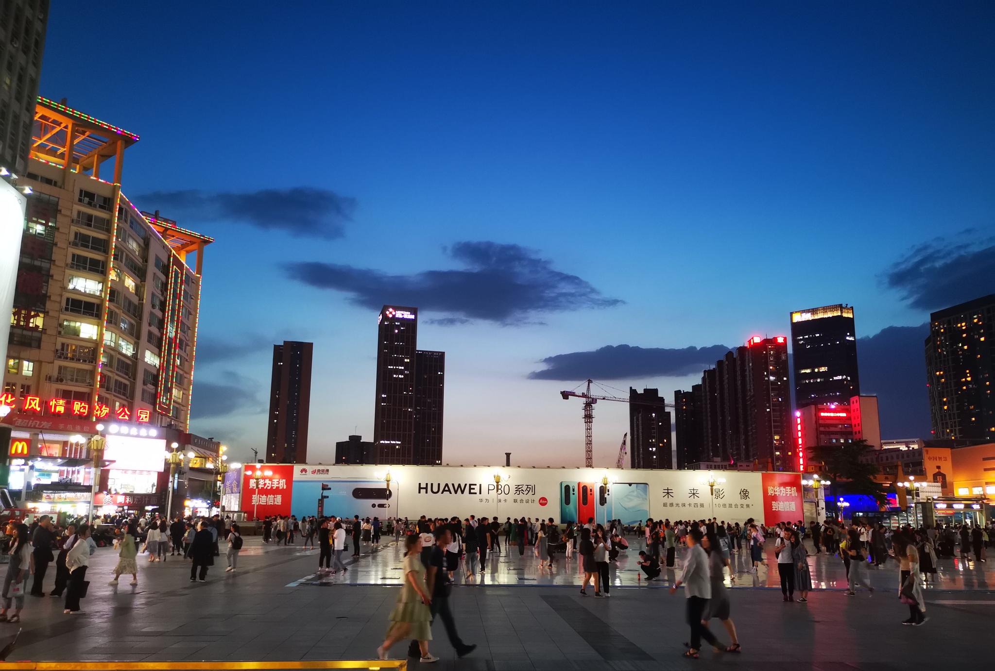 郑州最繁华的商圈,夜色迷离,让人沉醉