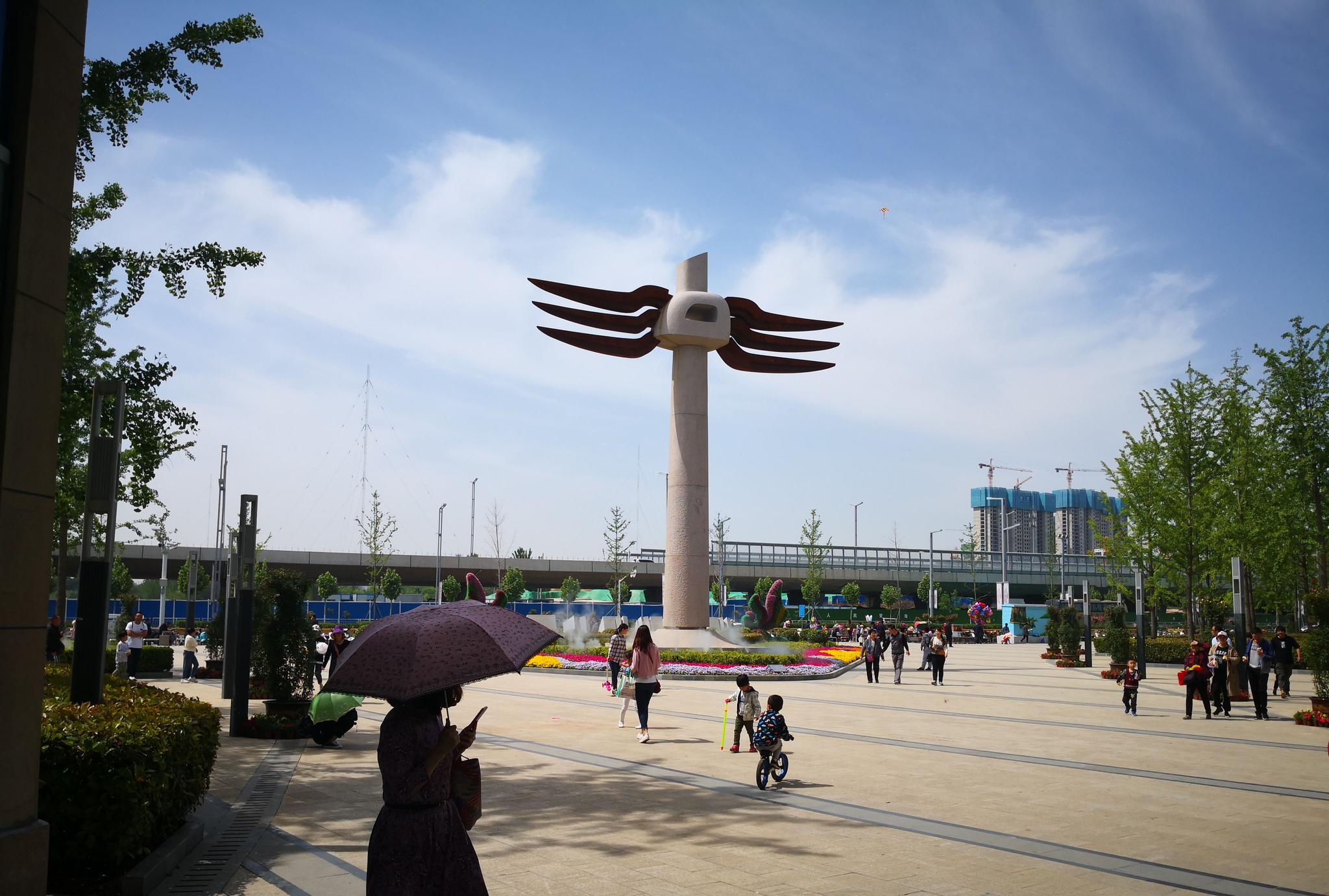 郑州西郊有个雕塑公园,是艺术熏陶的好去处,也是休闲娱乐绝佳地