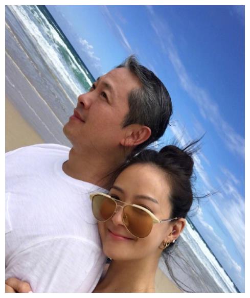 孙芸芸还卖掉一处豪宅为他还债,如今的孙道存十分低调,也和老婆吴逸萍