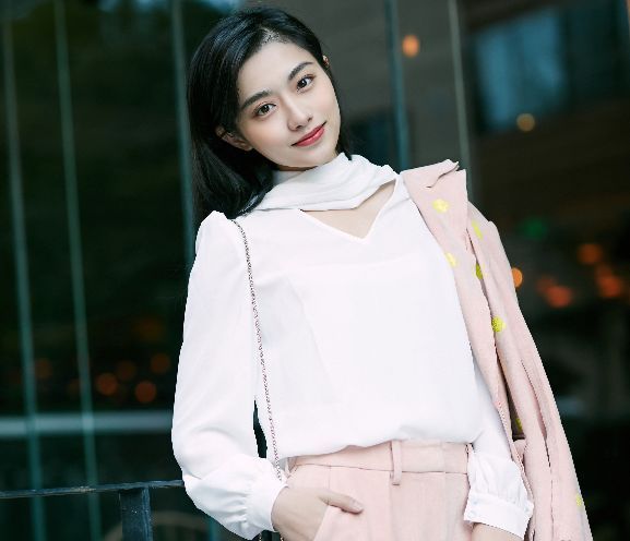 孙雪宁清纯秀美的lol女玩家直播女神