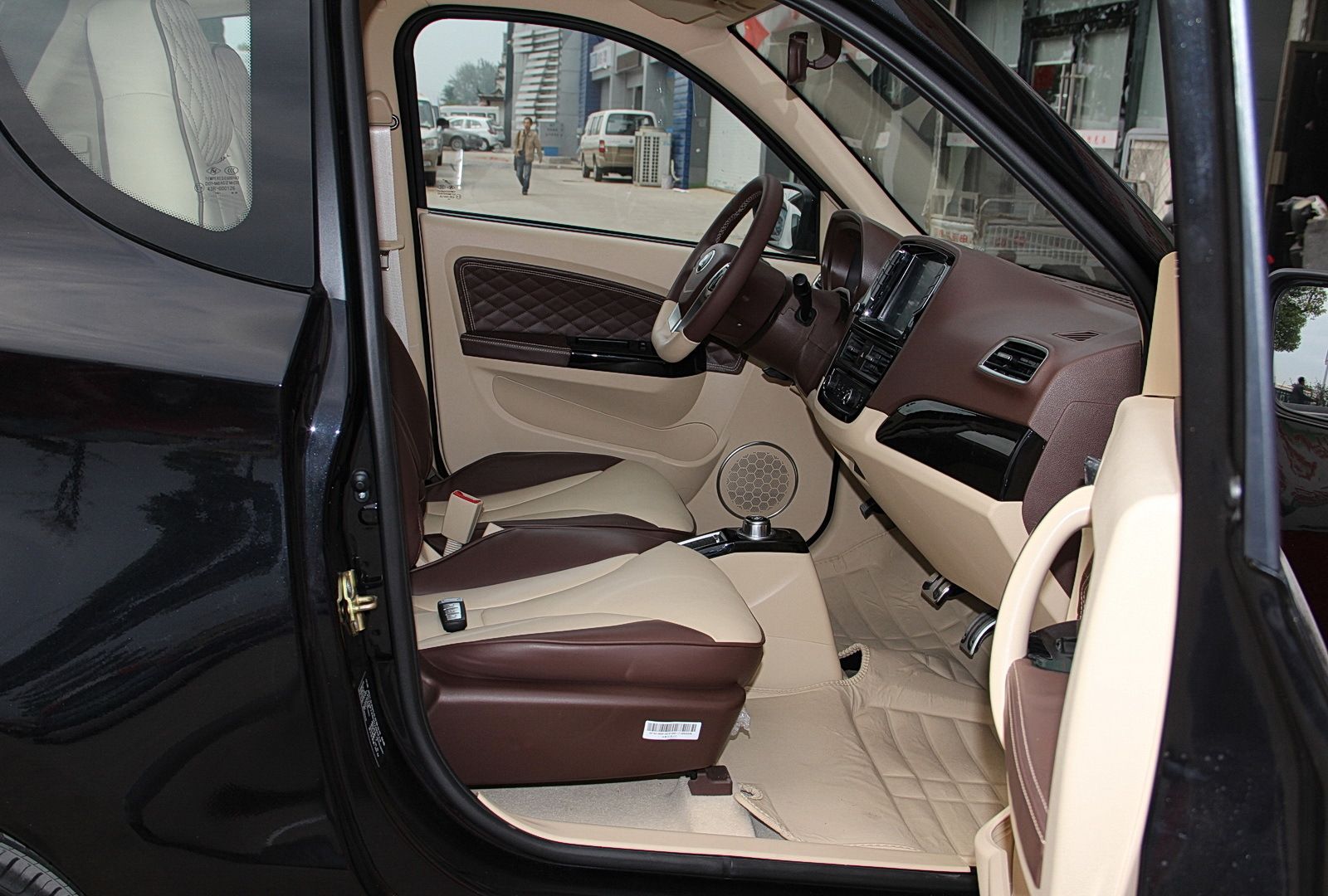 动感十足的知豆-d2,设计可以说是非常新颖,一起来了解下