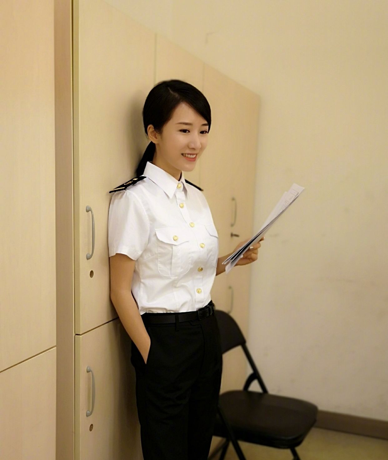 李念的制服照,小心抓你进去开个小会!