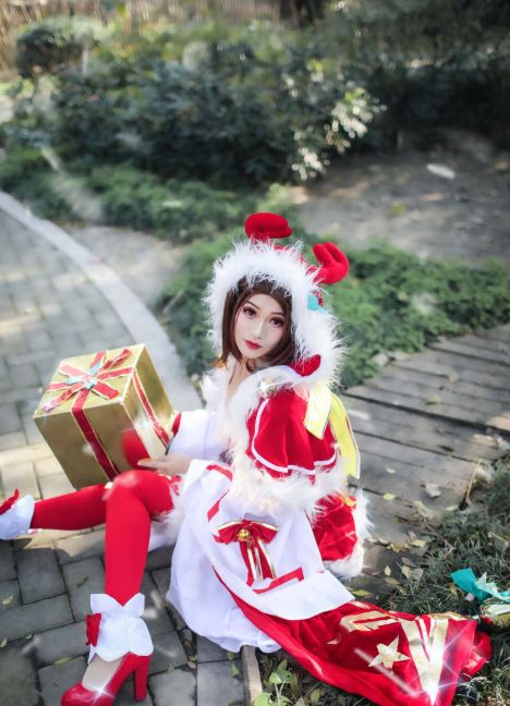 性感美女cos“王者荣耀貂蝉”给你“前所未有”的视觉享受!_新浪新闻