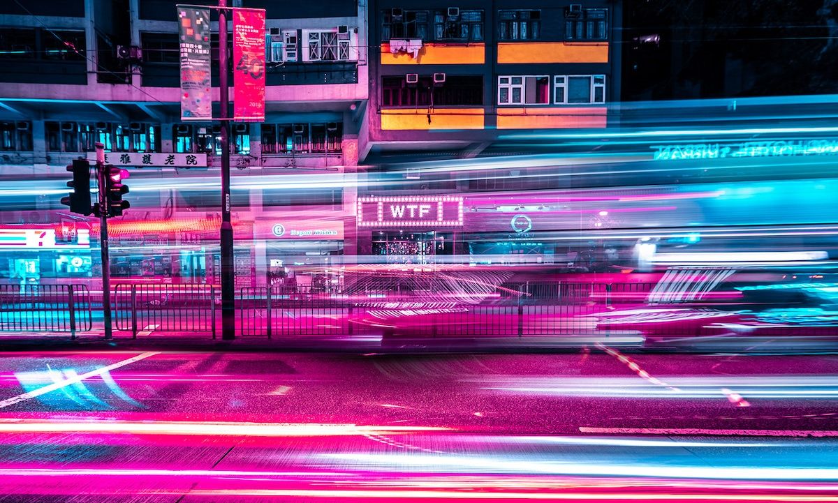 霓虹灯下的香港夜景美得如同置身于梦幻之地