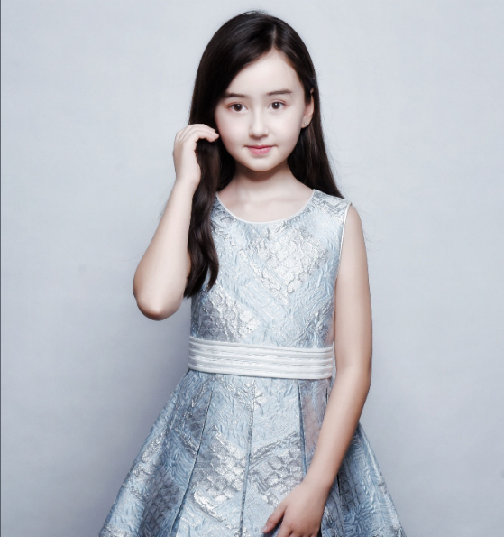 蔡书雅,《巨齿鲨》海洋生物学家张苏茵的女儿梅英