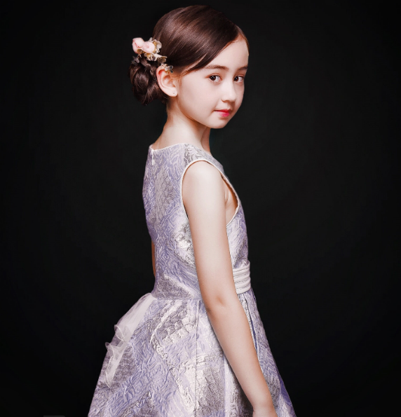 蔡书雅,《巨齿鲨》海洋生物学家张苏茵的女儿梅英