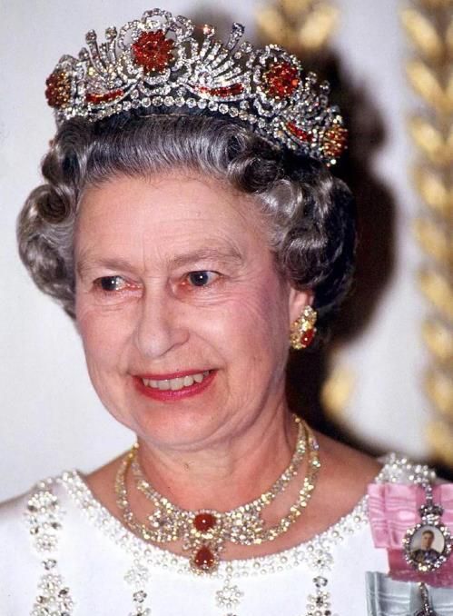 英国王室公布女王“秘宝”，珍宝外形独特，价格昂贵