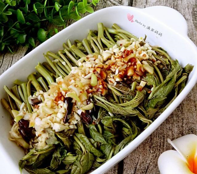 特色凉拌香椿,又香又嫩,用来佐面条太好吃了