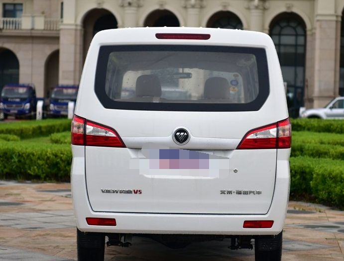 福田汽车风景v5,外形沉稳大气,车身线条流畅