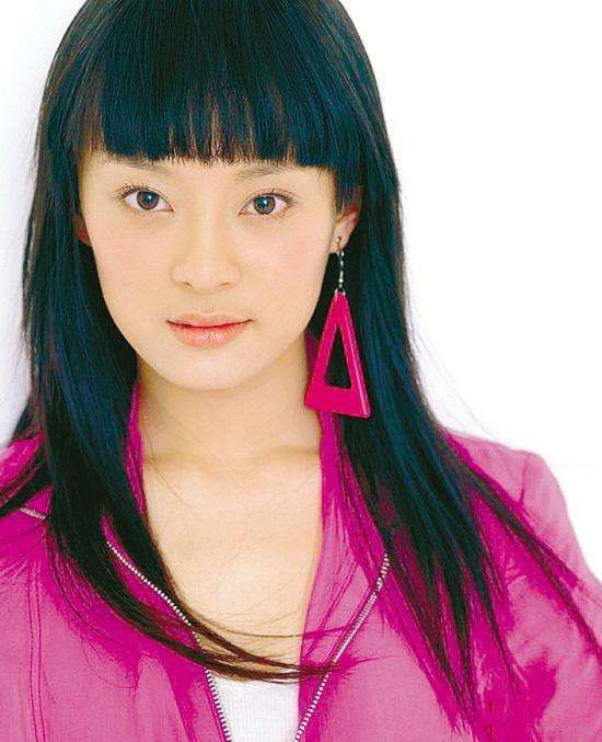 1 / 6 孙俪早期的照片,一头长发清汤挂面,看着就清新可人