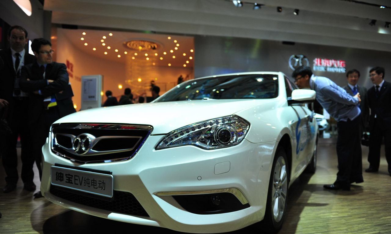 白色绅宝ev纯电动车,年轻人的最爱,你喜欢吗