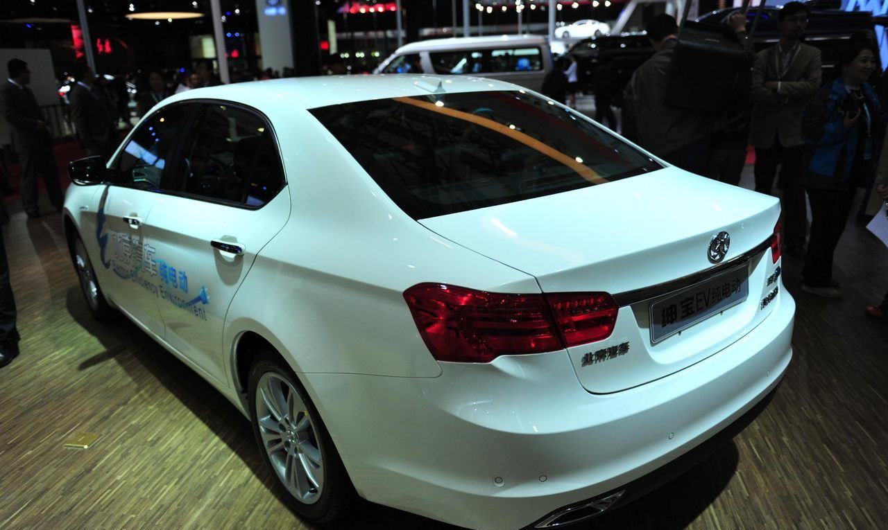 白色绅宝ev纯电动车,年轻人的最爱,你喜欢吗-新浪汽车