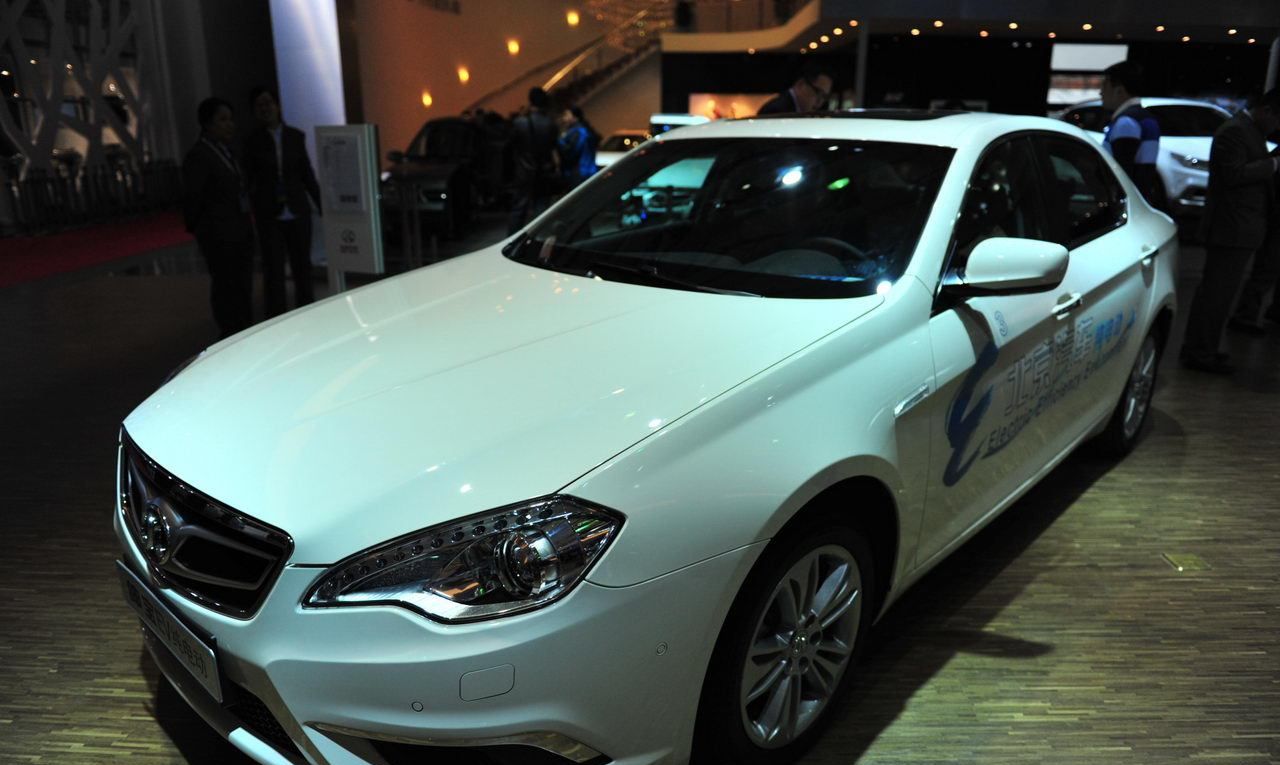 白色绅宝ev纯电动车,年轻人的最爱,你喜欢吗