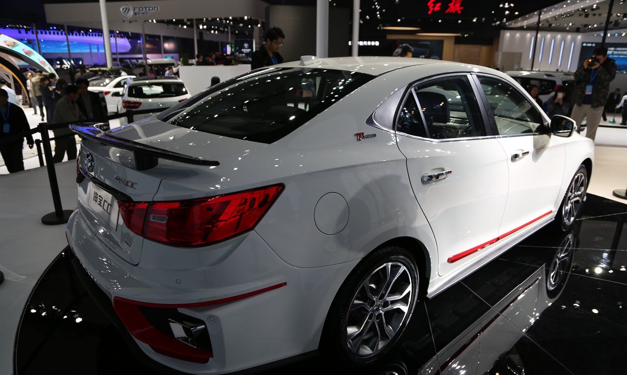 白色北汽绅宝cc,年轻人的最爱,你喜欢吗