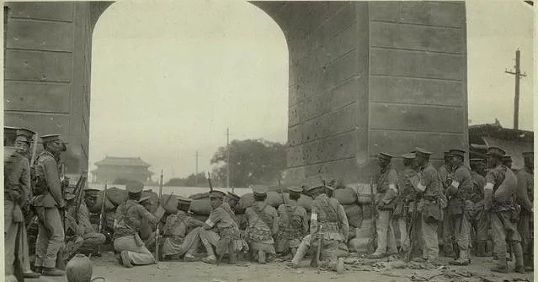 老照片:1917年,张勋复辟,龙旗飘飘的北京城|段祺瑞_新浪新闻