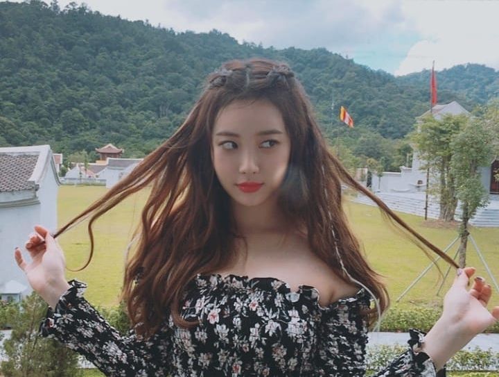 girlsday金亚荣ins日常照甜美可人拍照超有氛围