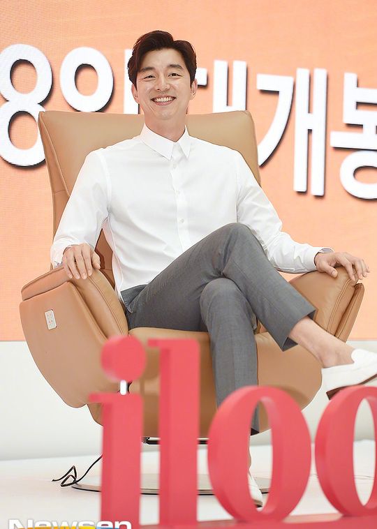 孔刘穿白衬衫帅气亮相某活动今日份儿的白衬衫大叔你pick吗