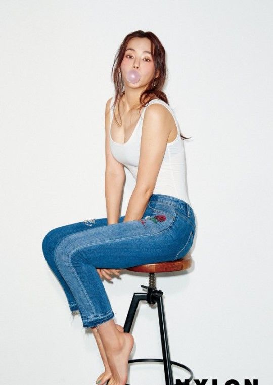 热血司祭李荷妮变身国民女神眼神撩人