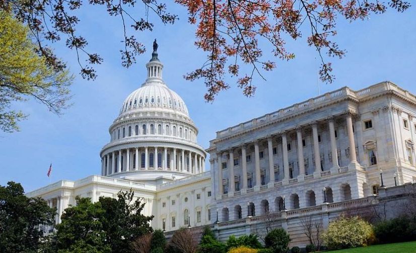 白宫现在供游人参观的部分主要是白宫的东翼,包括底层的外宾接待室