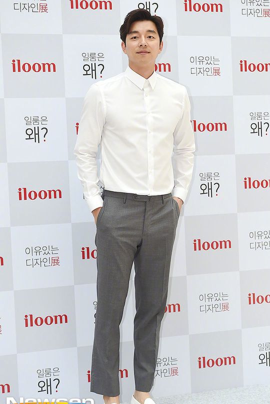 孔刘穿白衬衫帅气亮相某活动今日份儿的白衬衫大叔你pick吗