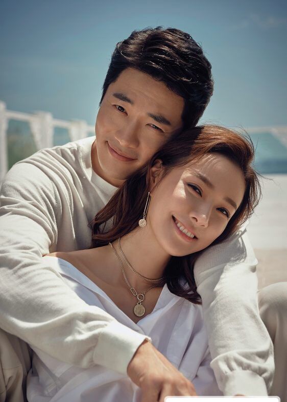 权相宇一家四口拍写真纪念结婚10周年儿子比爸爸还帅