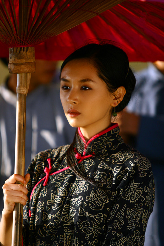 在2012年上映的冯小刚另一部电影《一九四二》中,王子文再次加盟,她在