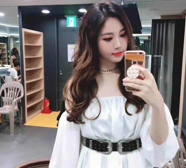 girlsday金亚荣ins日常照甜美可人拍照超有氛围