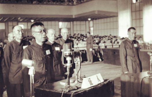 末代皇帝溥仪的一生：有巅峰，有低谷，在经历一切后，归于平淡