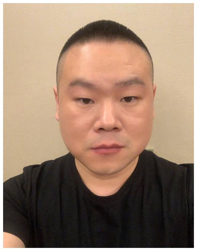 岳云鹏老婆挑战自己剃寸头,喊话老公剃相同发型,小岳岳秒认怂!