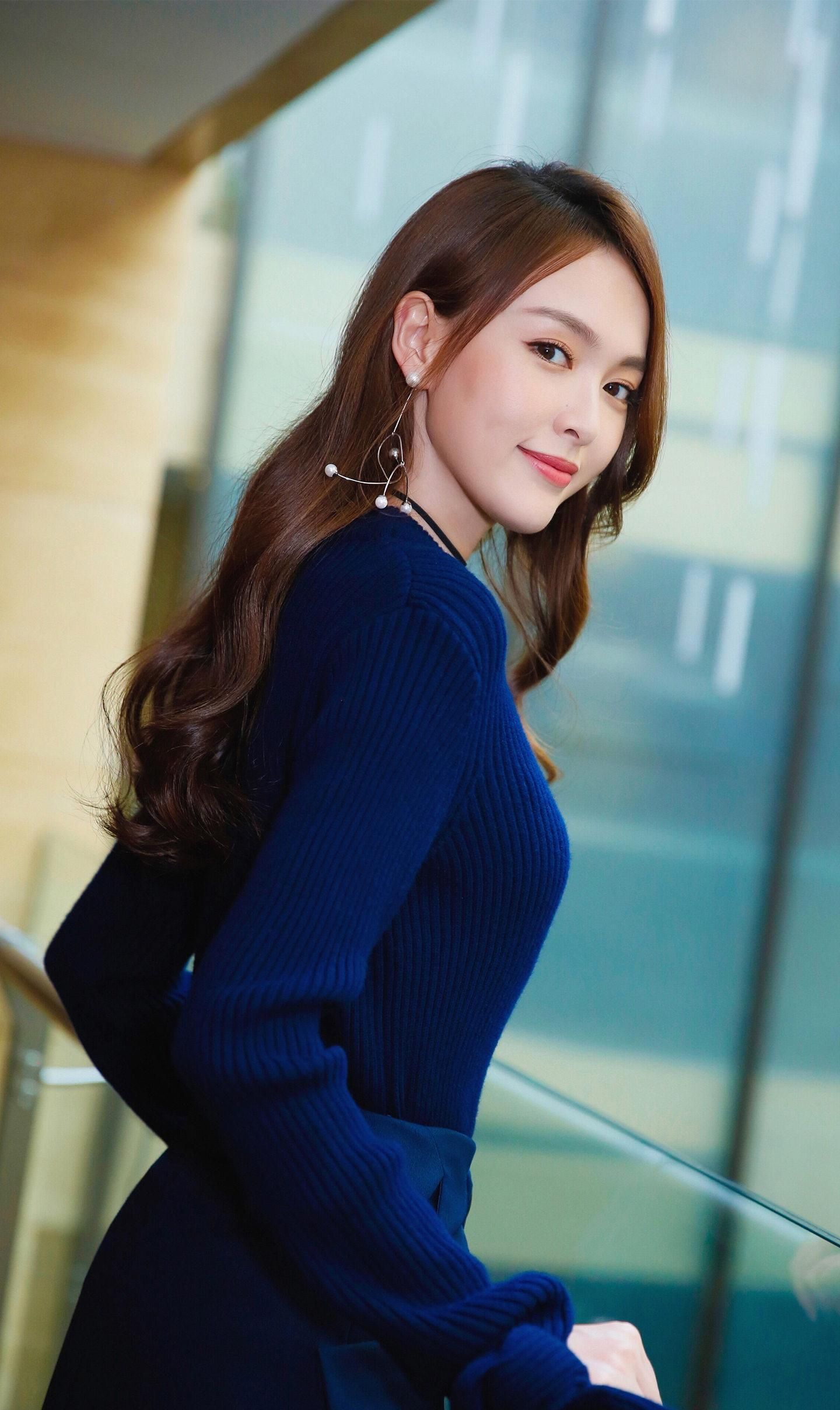 唐嫣:身材高挑,长发飘飘的女神,女人味十足!_新浪新闻