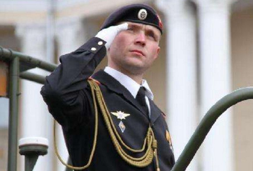 各国军人敬礼,波兰的最有特色,战斗民族很傲娇