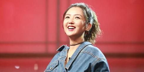 长了一双“笑眼”的四位女星，谁的笑最有感染力，让你沉醉？