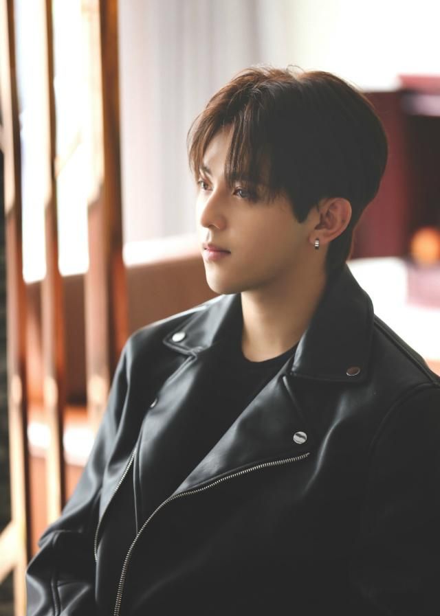 近日,符龙飞更是首次担当导演,为自己的音乐《天各一方》拍摄mv电影