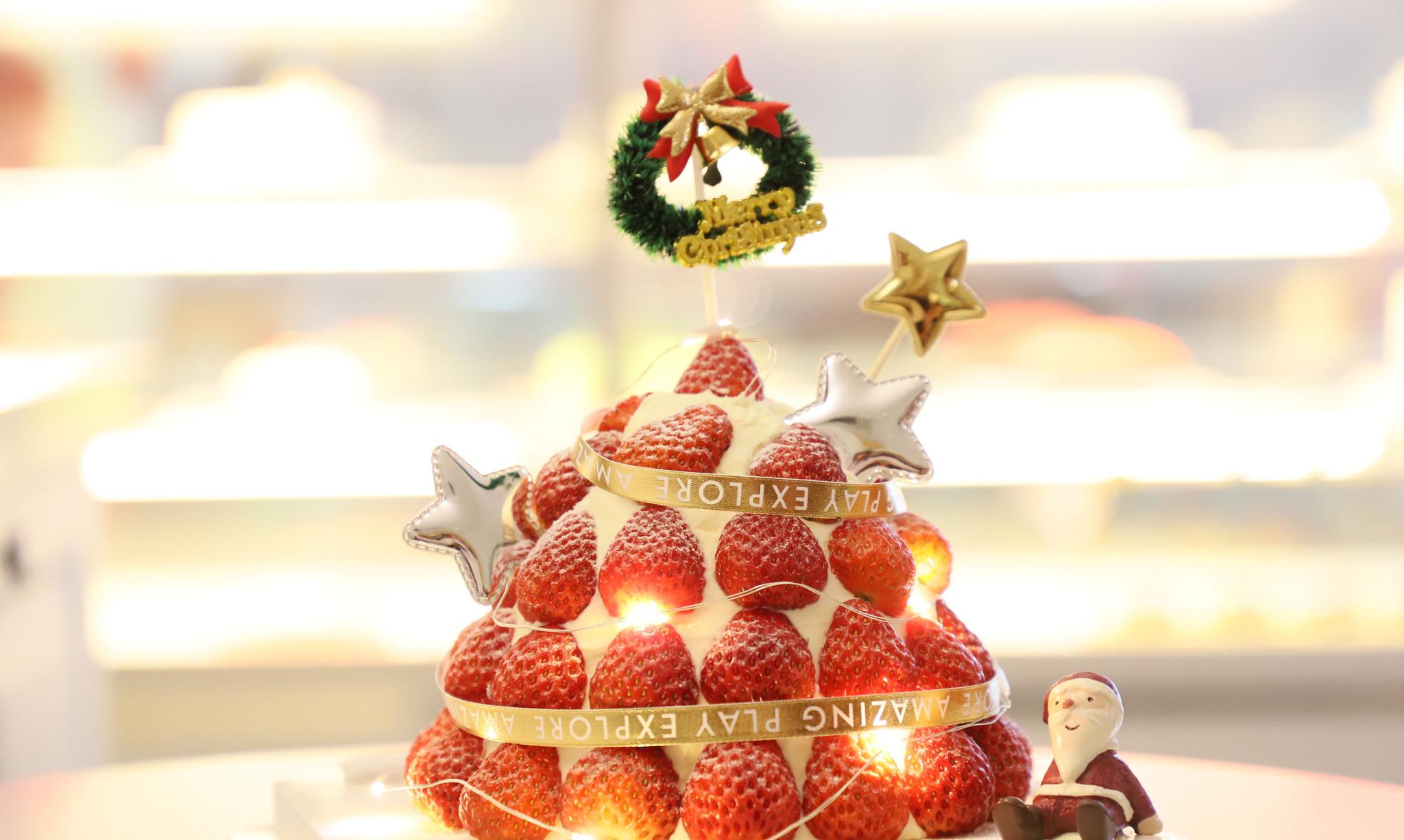 圣诞气氛被拿捏了！草莓抹茶小蛋糕，氛围感瞬间拉满！ - 哔哩哔哩