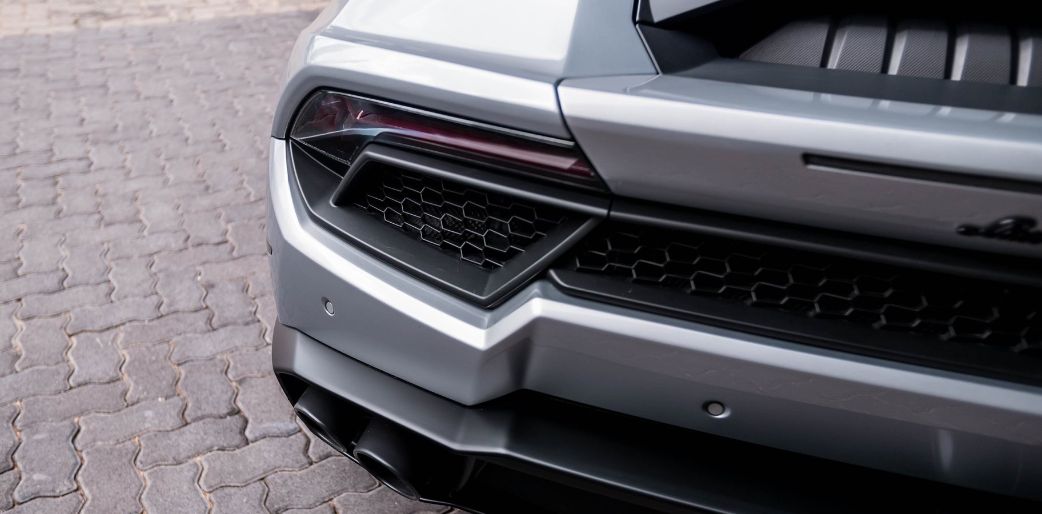 银色兰博基尼huracan lp580-2,入门级兰博基尼跑车,精致的外观