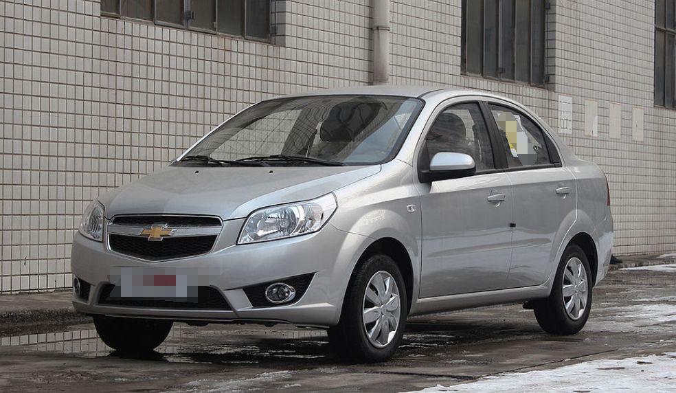 雪佛兰乐风外观设计很不错,颜值超高,回头率特高,挺满意的,车挺硬气的