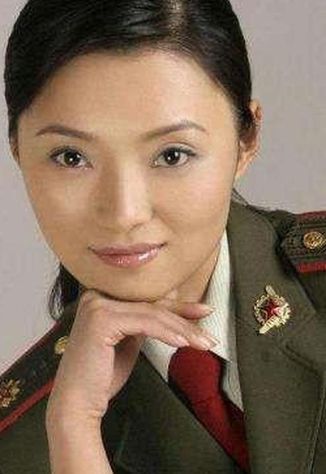 《亮剑》李云龙忍痛炮轰的杨秀芹,她原来这么漂亮,是个文艺女兵