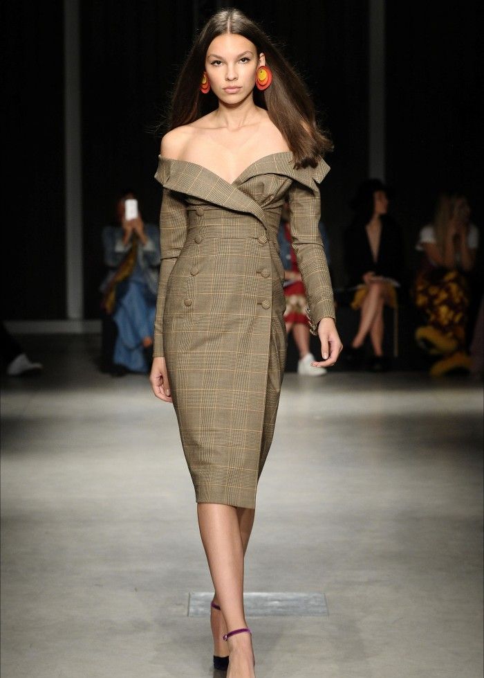 时装穿搭大品牌时装设计秀模特甜美灵动令人眼前一亮