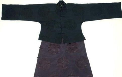 实拍大侠霍元甲的遗物:出鞘的宝刀锈迹斑斑,穿过的旧衣服显朴素