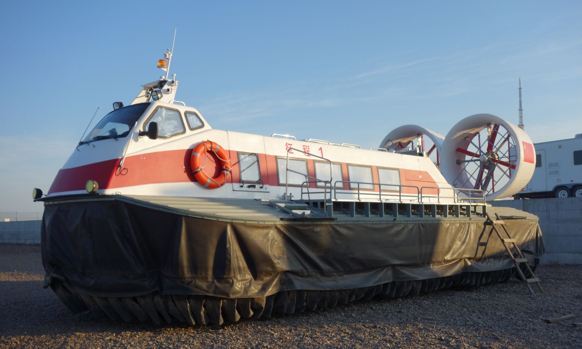 世界上最大的气垫船图片