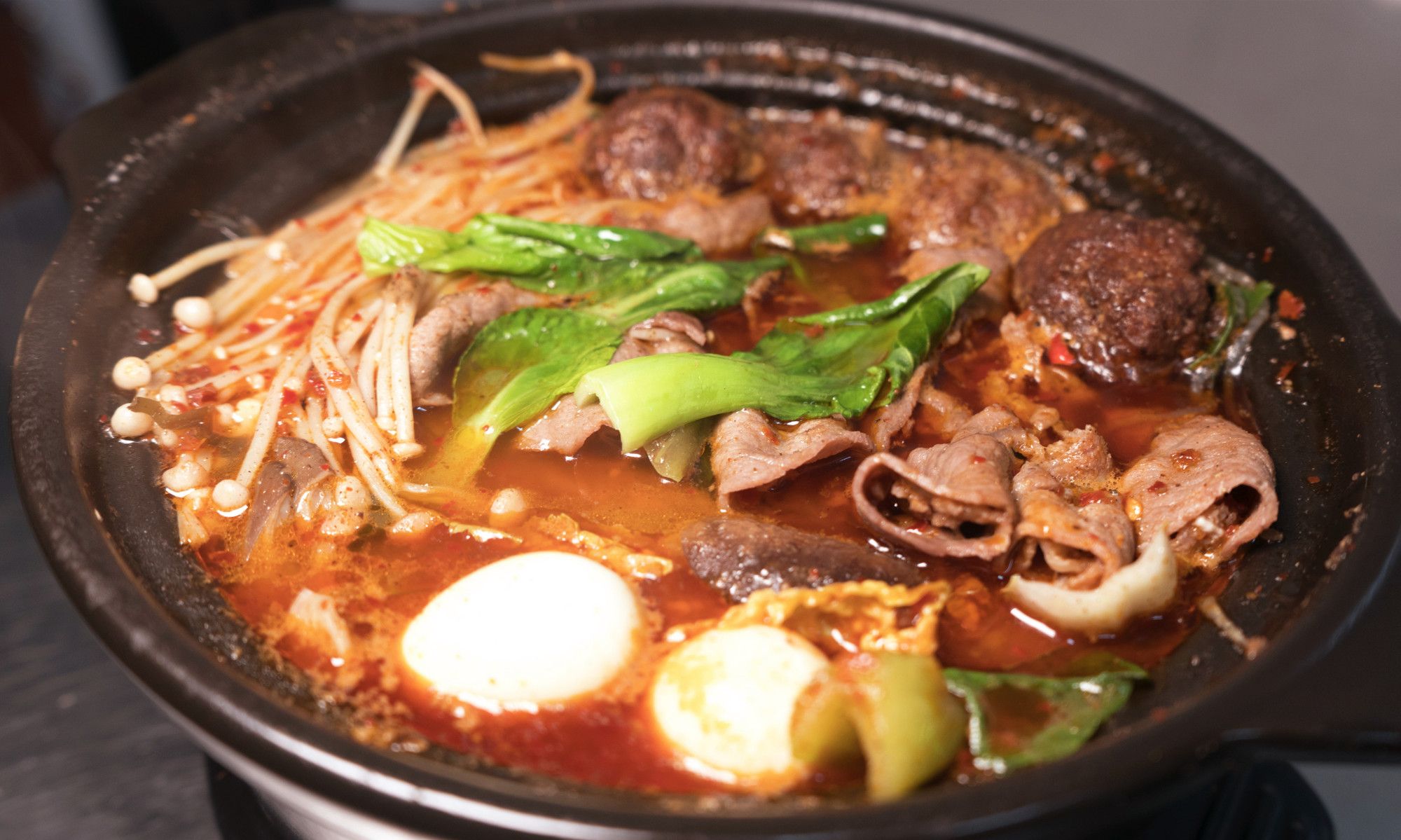 55岁夫妻携手开店研制肥牛砂锅,用料丰富价格实惠_高清图集_新浪网