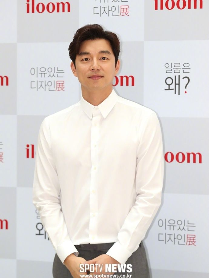 孔刘穿白衬衫帅气亮相某活动今日份儿的白衬衫大叔你pick吗