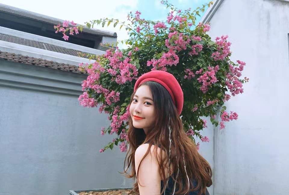 girlsday金亚荣ins日常照甜美可人拍照超有氛围