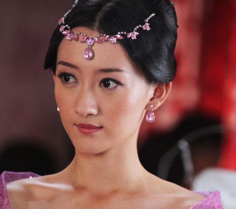 影视圈全能新秀,外表美艳,表演起来张力十足——吴静一