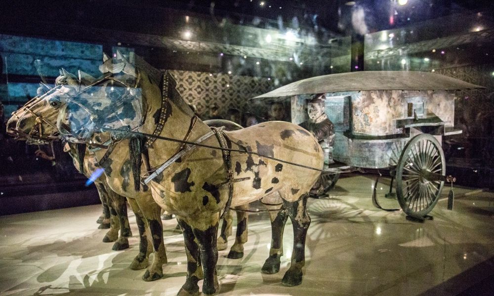 世界的大型陪葬品铜马车，据说是秦始皇的“冥车”