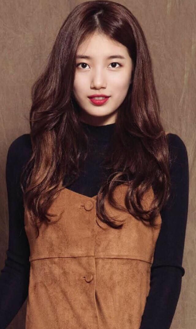 裴秀智:"国民初恋"气质出众,充满青春时尚女孩的个性气息