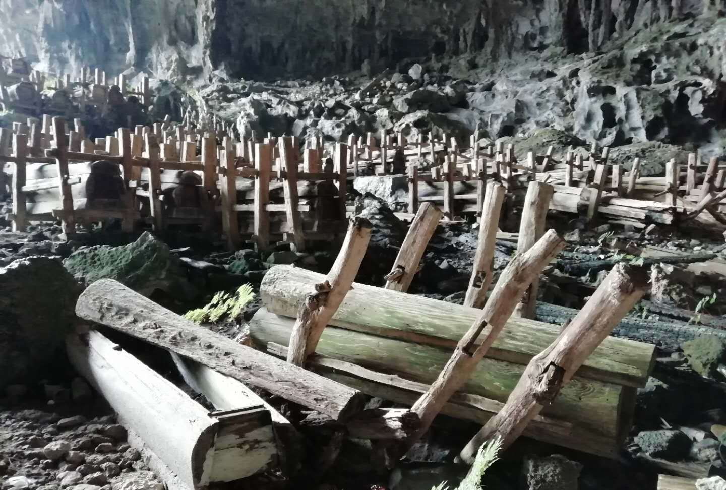 探秘中国最神秘的习俗之一贵州苗族洞葬