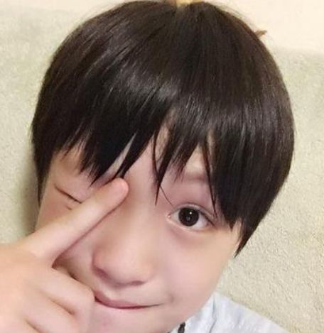 他是文章剧中"儿子",13岁就拿到飞行执照,如今长成小伙子!