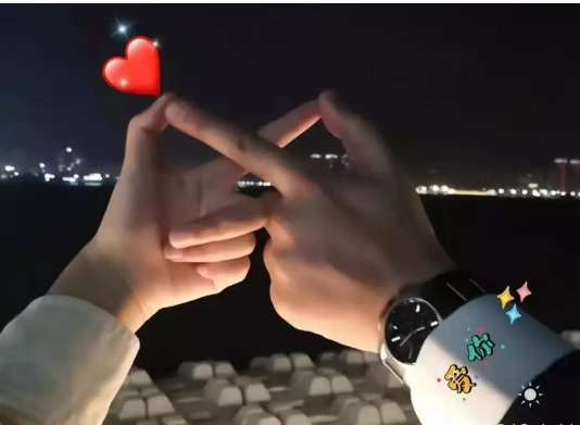 不用露脸情侣手势解锁