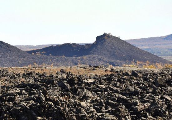 火烧山位于黑龙江省黑河市,由黑色火渣块和浮石组成,值得一看